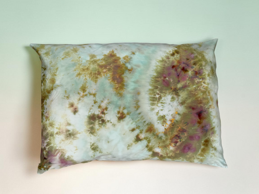 Blooming Garden  — 25 Momme, 100% Mulberry Silk, Zippered Pillowcase
